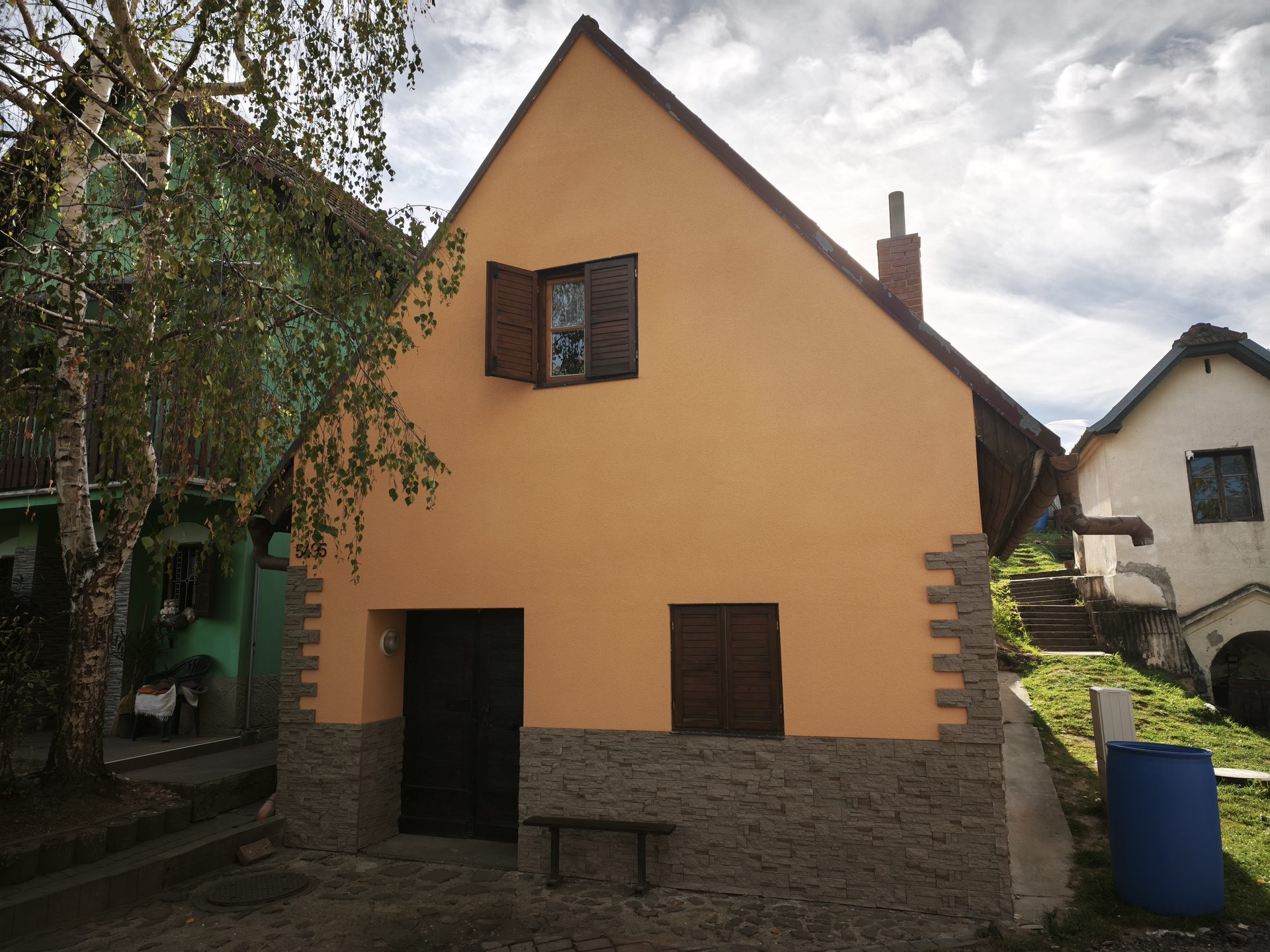 Vinný sklep – hotová fasáda